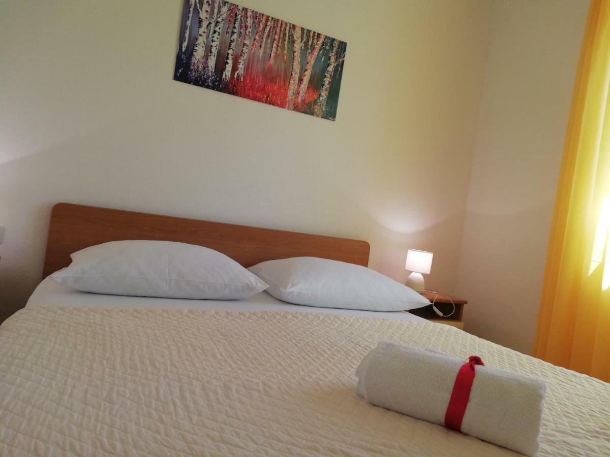 Apartmani Marija プリモシュテン エクステリア 写真